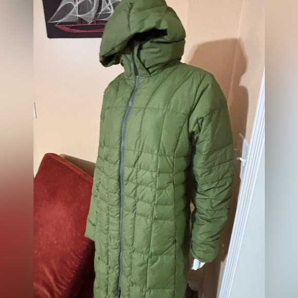 Green Hooded Down Puffer Coat - Picture 4 of 16